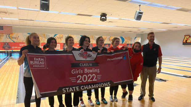 The Hancock Lady Hawks captured the 2022 MHSAA Class III Bowling Championship Wednesday at Fannin Lanes in Flowood, Miss. (Photo by Tyler Cleveland)