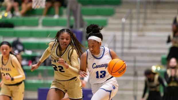 LR Central-Conway Girls BB _0791