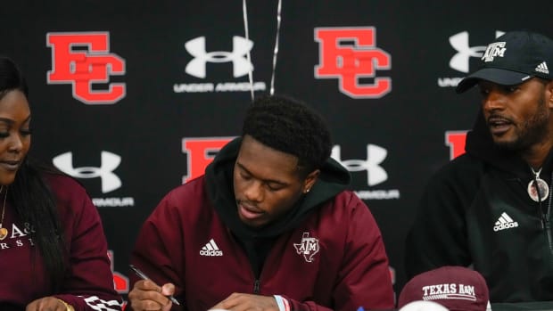 Rueben Owens El Campo Texas A&M football NSD signing ceremony 122122 Blake Purcell 8