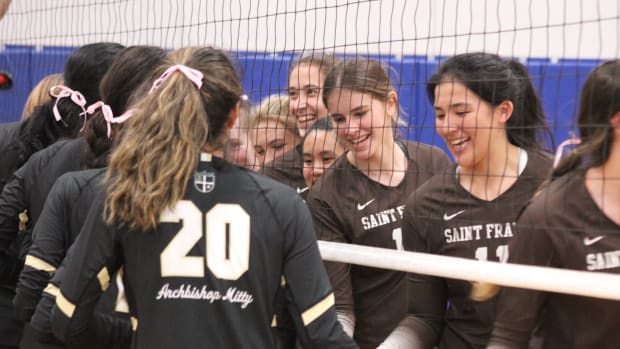 St. Francis Mitty girls volleyball Mitty coach Jon Wallace by Chace Bryson Oct. 2022SF_Mitty pregrame fives01