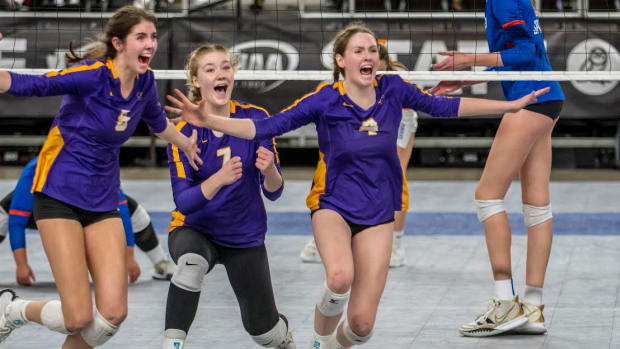 Columbia River wins WIAA Class 2A girls volleyball championship over Ridgefield