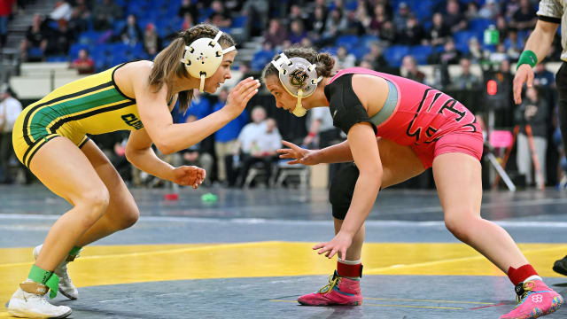 a Oregon 6A:5A Girls wrestling state finals 2023 Leon Neuschwander 32