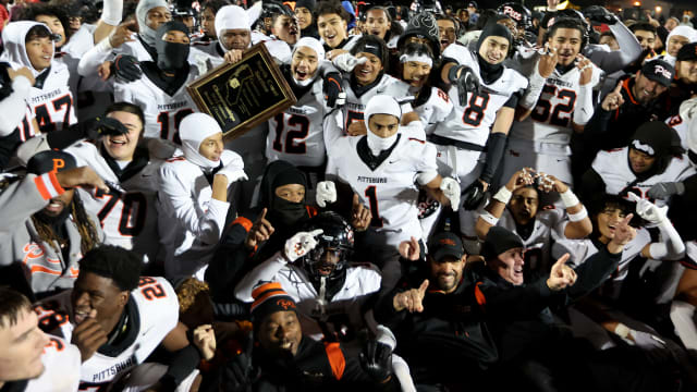 Pittsburg 37, San Ramon Valley 21 NCS D1 title by Dennis Lee 11-24-2023112420238 (3)