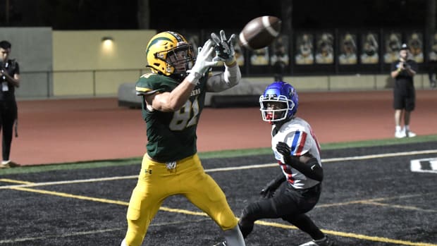 Edison's only loss of the regular season was a 52-27 defeat at home against Los Alamitos on October 13, 2022 in Huntington Beach, California.