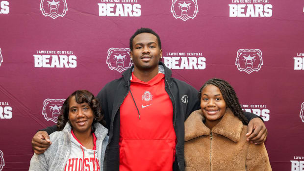 Lawrence Central edge-rusher Joshua Mickens signed with Ohio State