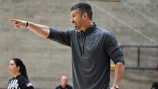 Tualatin girls basketball coach Wes Papps