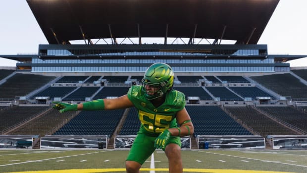 Oregon Ducks emerge as early leader for elite offensive tackle