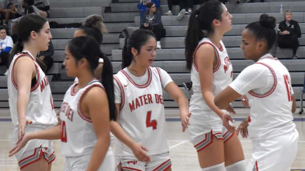 Mater Dei girls basketball2