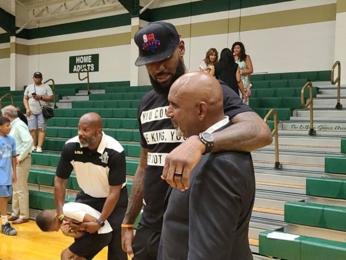 LeBron James joins St. Vincent-St. Mary teammates to try out new