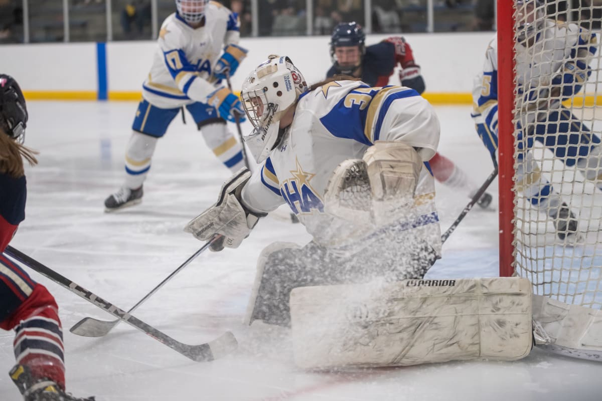 Warroad Warriors Secure Dramatic 3-2 Victory over Academy of Holy Angels in Semifinals