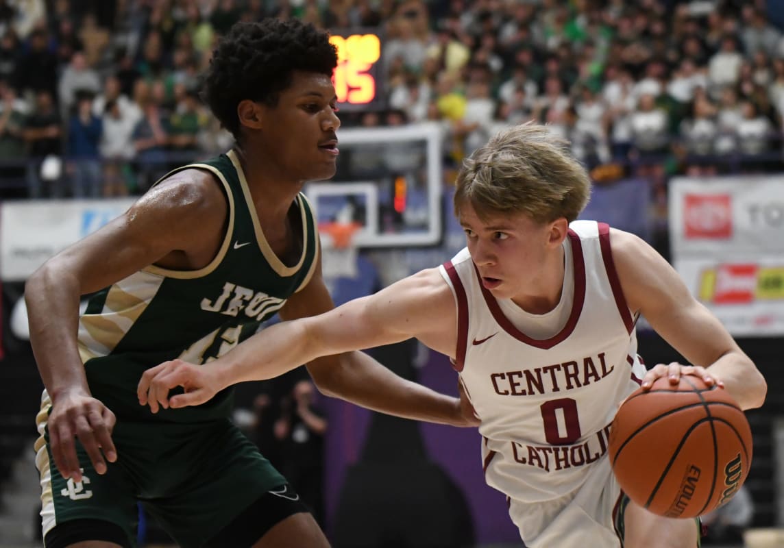 Isaac Carr shines in leading Central Catholic to 6A semifinals after injury return
