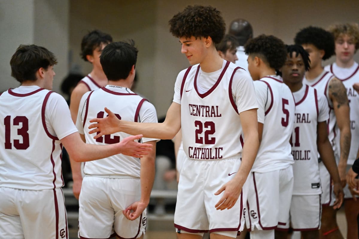 Central Catholic beats rival Jesuit in Oregon 6A boys basketball state tournament quarterfinal