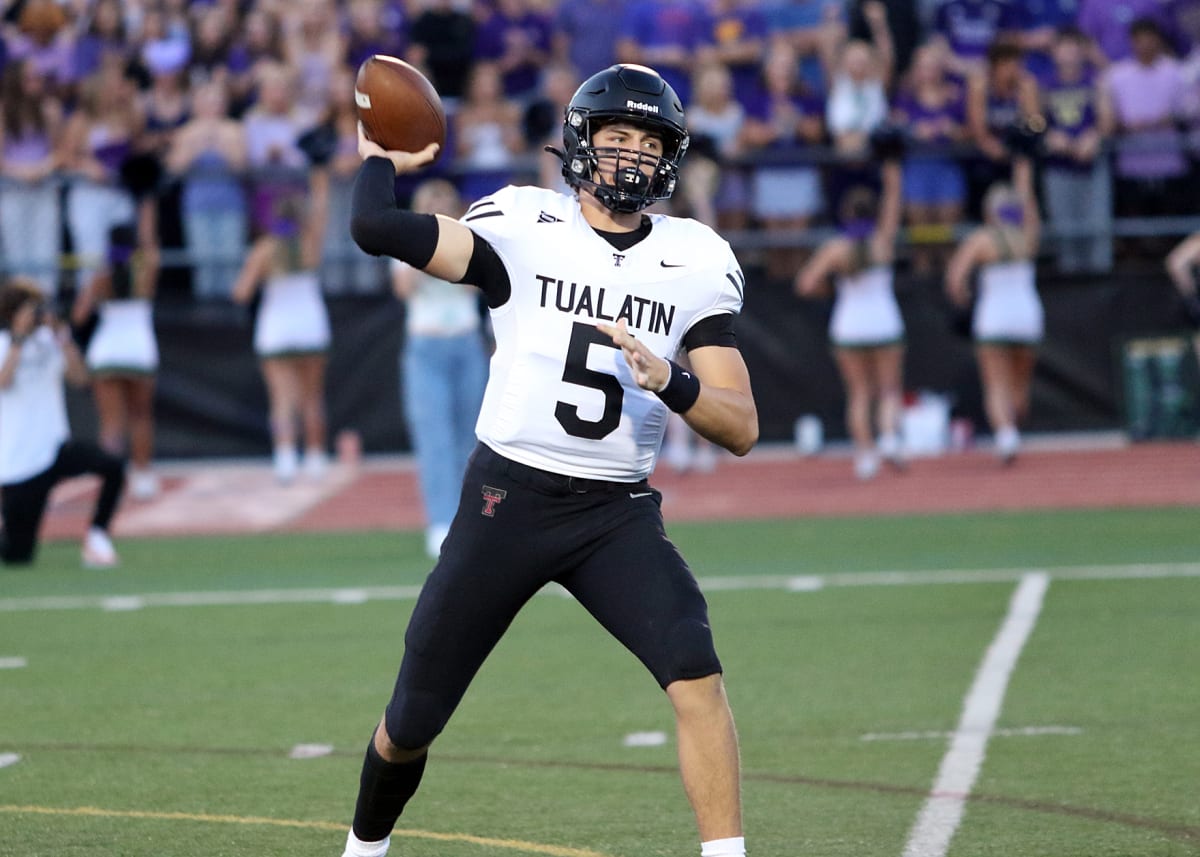 Exciting Start to Oregon High School Football Playoffs: Tualatin QB Returns, Barlow Coach’s Retirement, and Upsets Galore