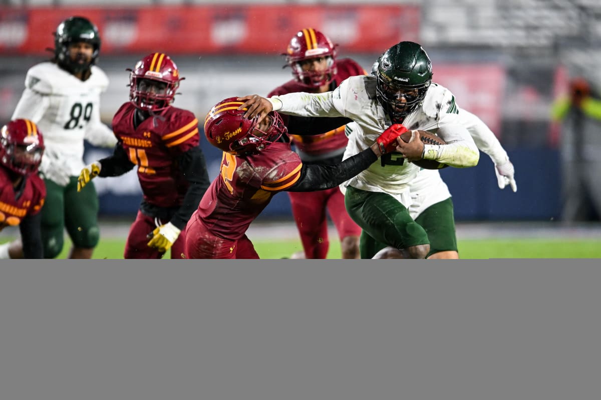 Kahnen Daniels, West Point Green Wave roll over Laurel in MHSAA 5A State  Championship - BVM Sports