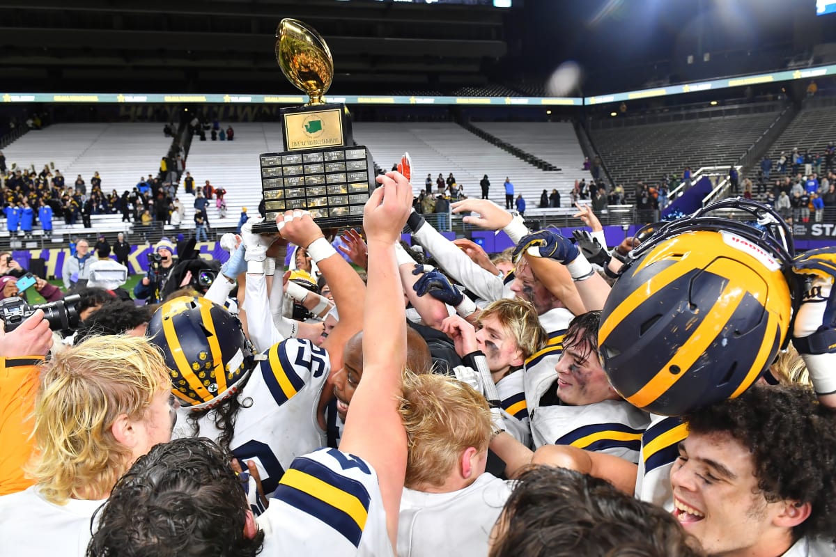 Look: Wing-T-based Bellevue churns out yards, more WIAA football titles