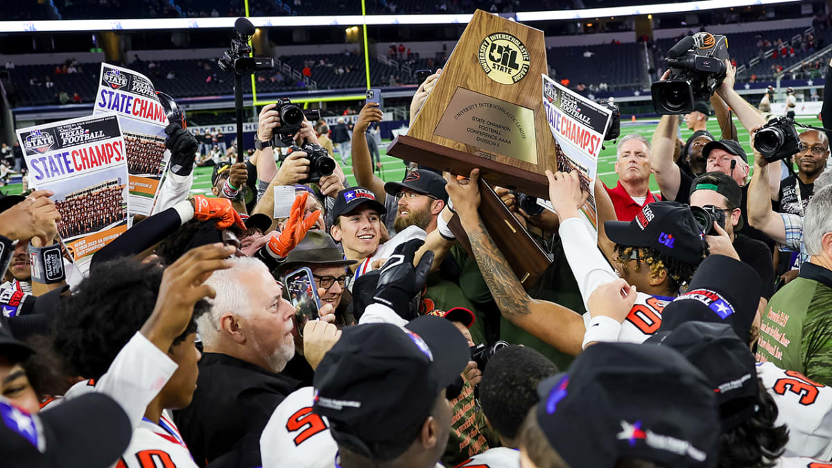 Look: Gilmer defeats Bellville to claim Texas 4A Division 2 state football championship