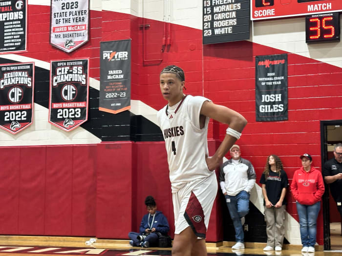 Centennial's Carter Bryant scored 39 points in a league win over Roosevelt.