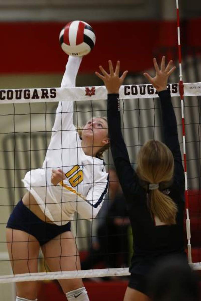 ha.Izzy Armstrong.Bend volleyball