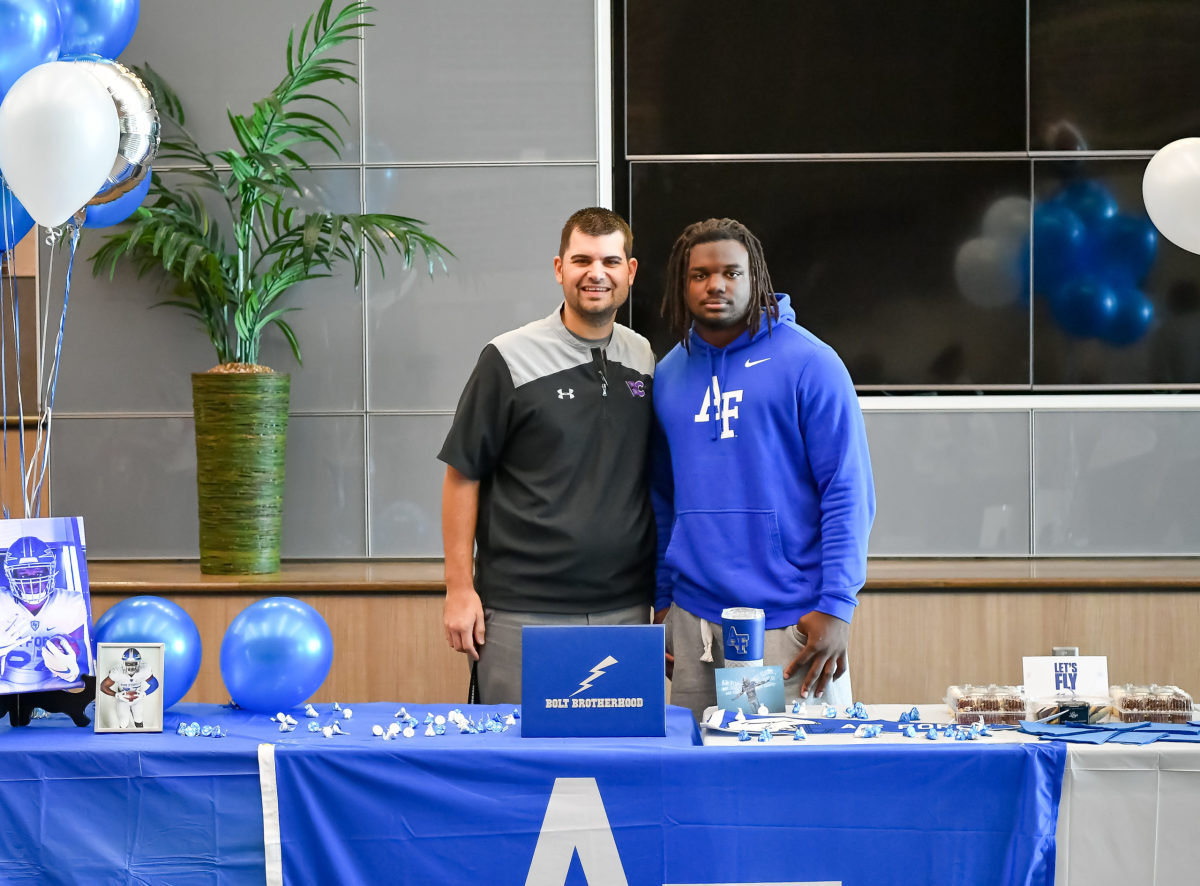 klein-cain-texas-national-football-signing-day00012