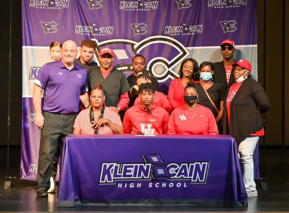 klein-cain-texas-national-football-signing-day00021