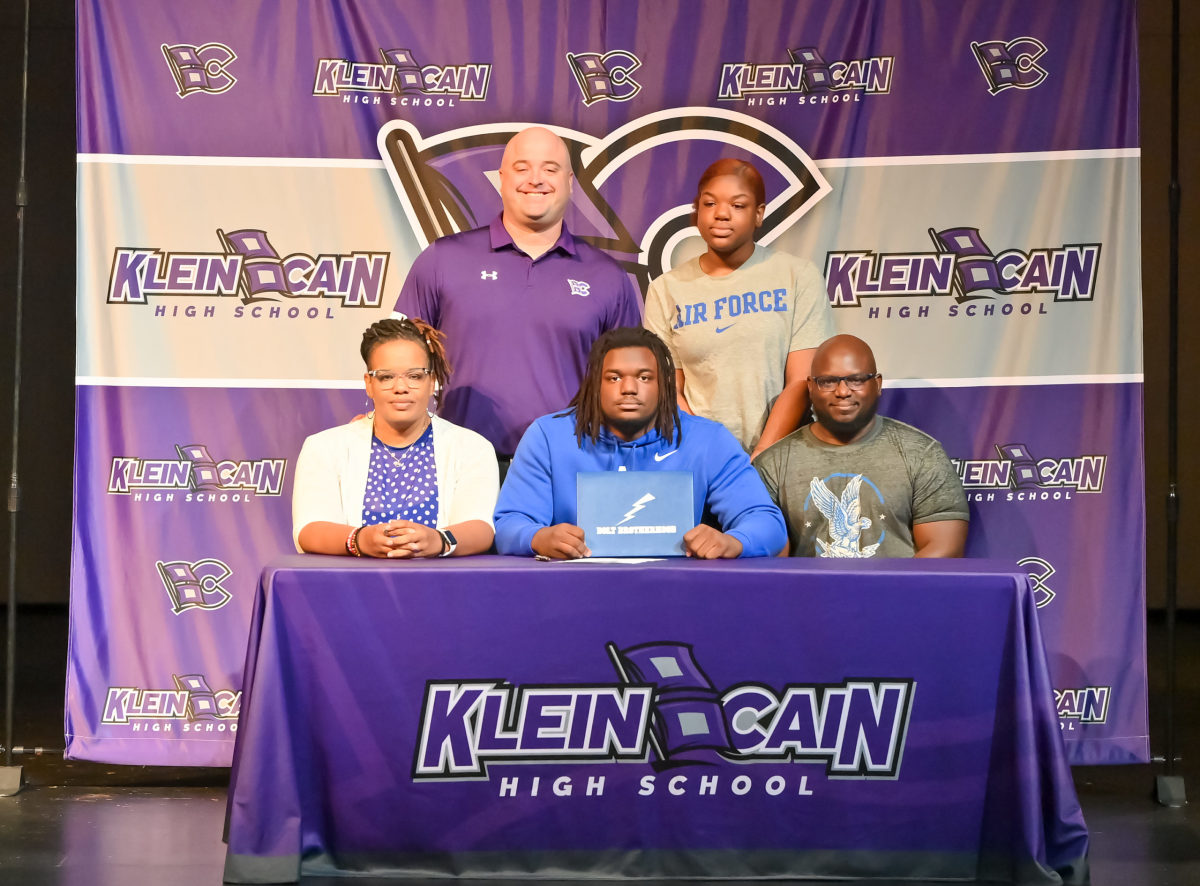 klein-cain-texas-national-football-signing-day00026