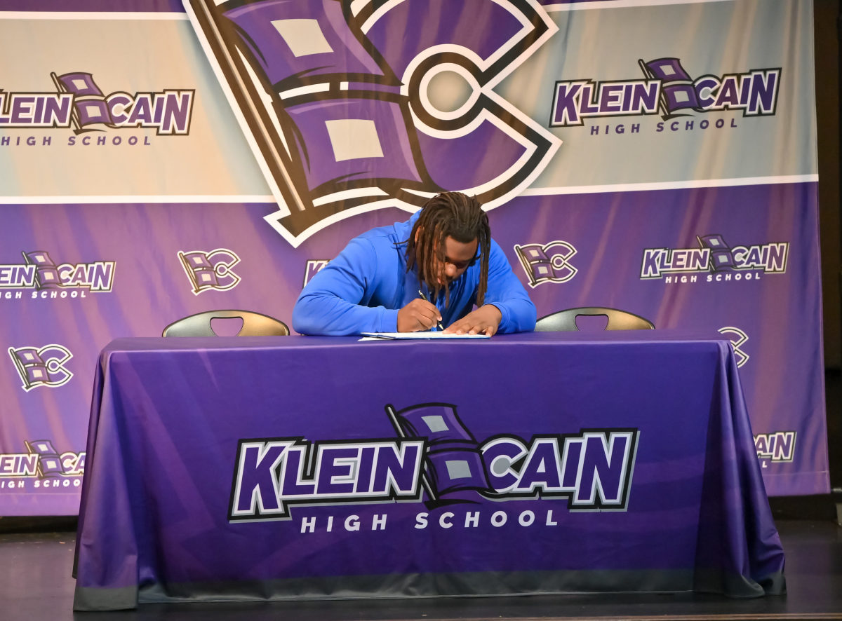 klein-cain-texas-national-football-signing-day00024