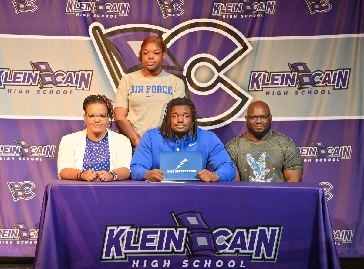 klein-cain-texas-national-football-signing-day00025