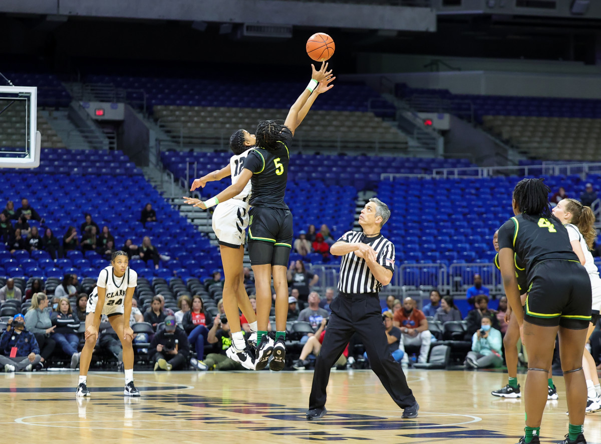 UIL 6A Girls Basketball Semifinal March 4, 2022. DeSoto vs Northside Clark. Photo-Tommy Hays40