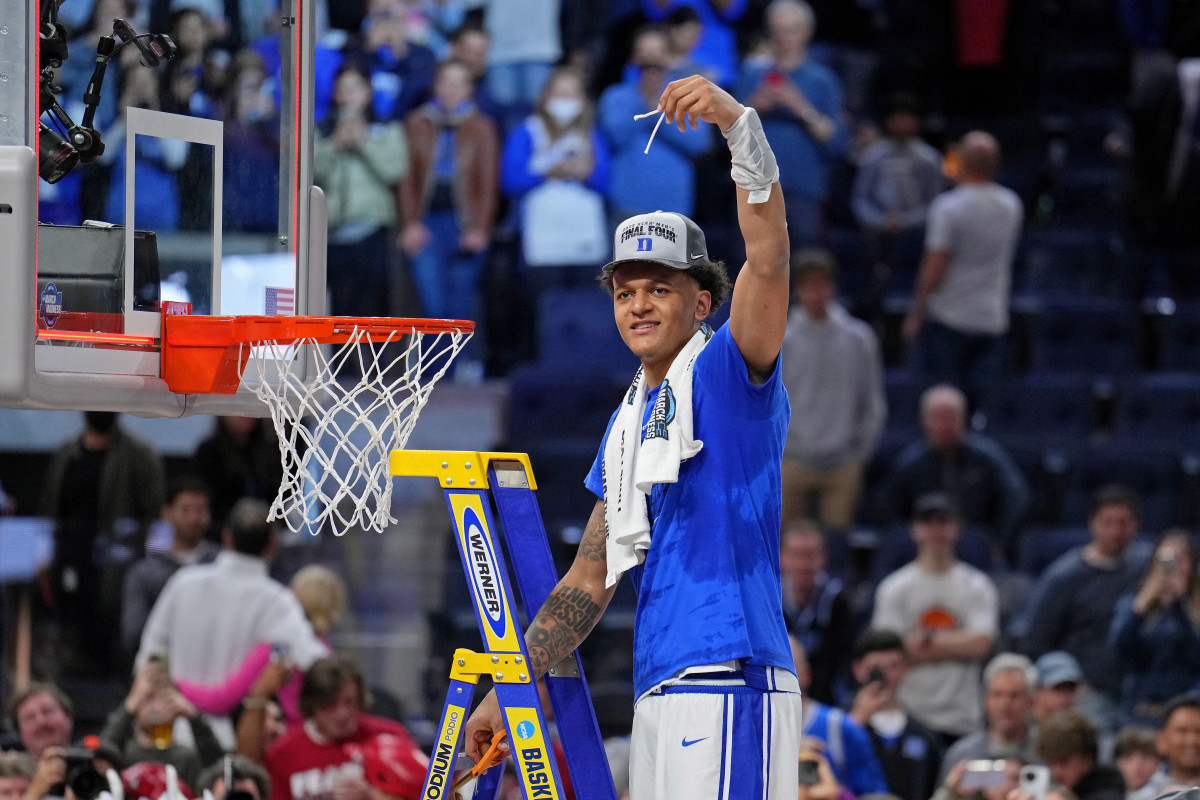Paolo Banchero cuts down the net after leading Duke to an Elite Eight win over Duke in the NCAA Tournament. 