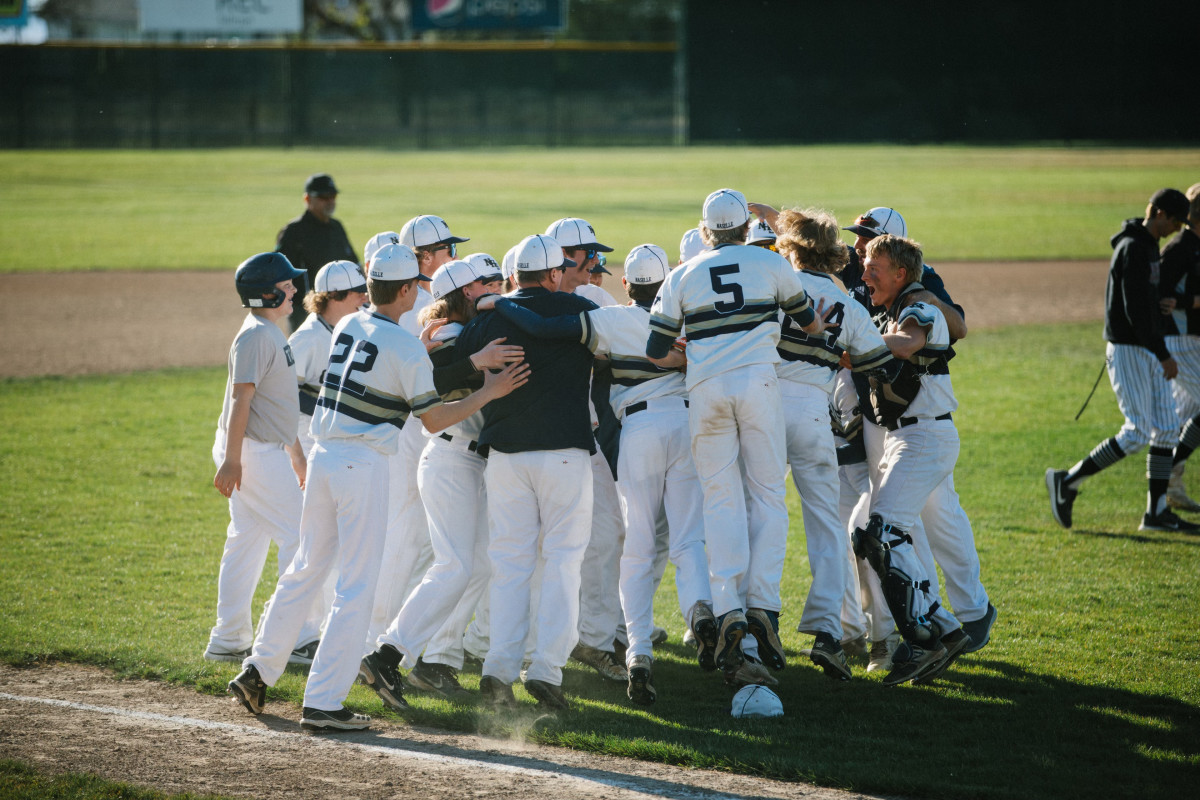 The Comets celebrate a win over Almira-Coulee-Hartline in the 1B state semifinals on Saturday.