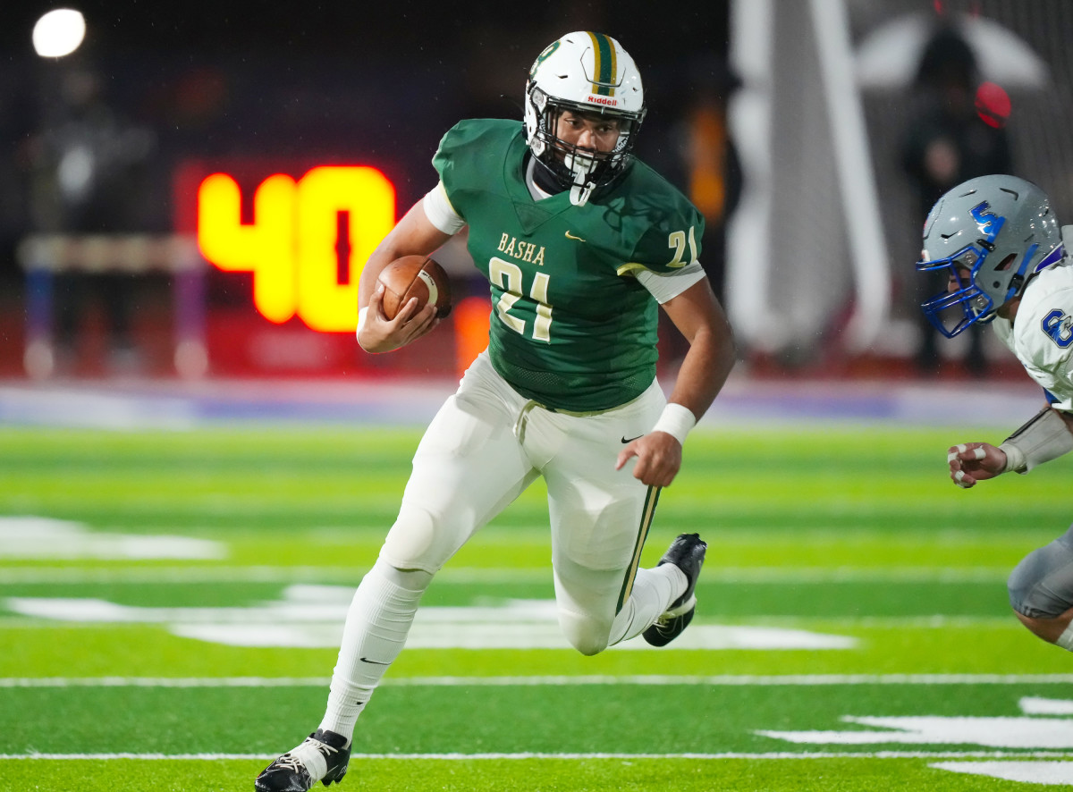 Basha junior quarterback Demond Williams Jr. scored the only touchdown in Basha's 13-0 win over Chandler in the Arizona (AIA) Open Division football state semifinal on December 3, 2022 to send the Bears to the state championship game.