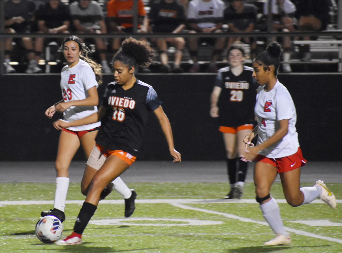 Oviedo High's Jada Narcisse (16) moves the ball against Edgewater on Tuesday night in the 6A-5 final.