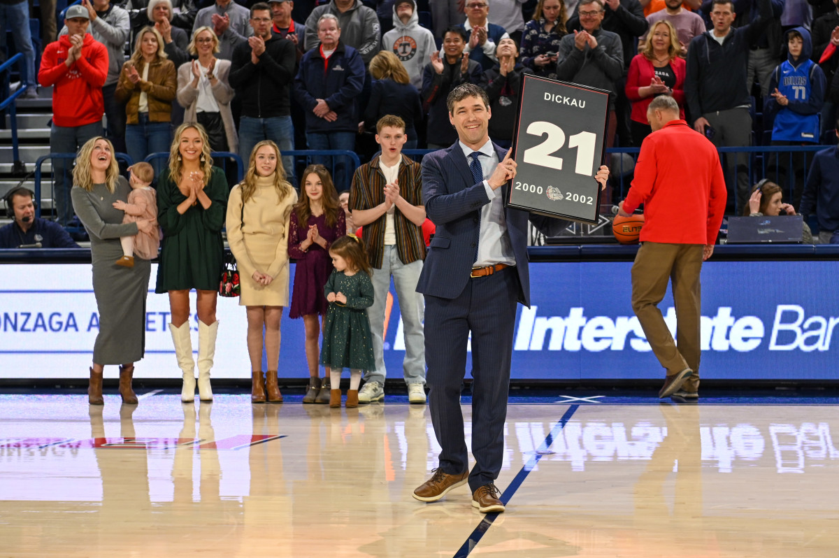 Prairie product Dan Dickau sees his No. 21 Gonzaga jersey retired by the university Thursday night.