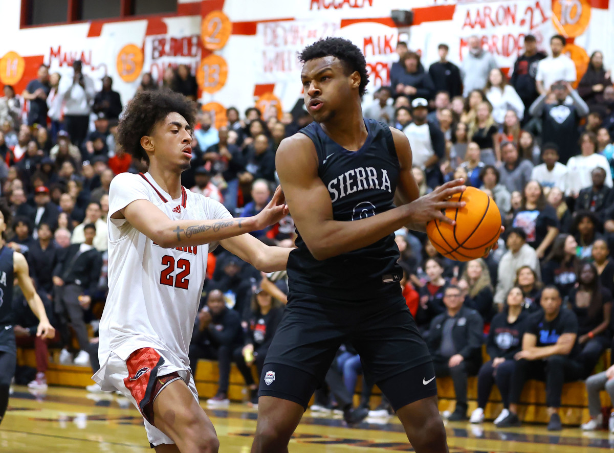 Bronny James (0), Sierra Canyon, scored his team's first seven points and finished with 13. Photo: Nick Koza