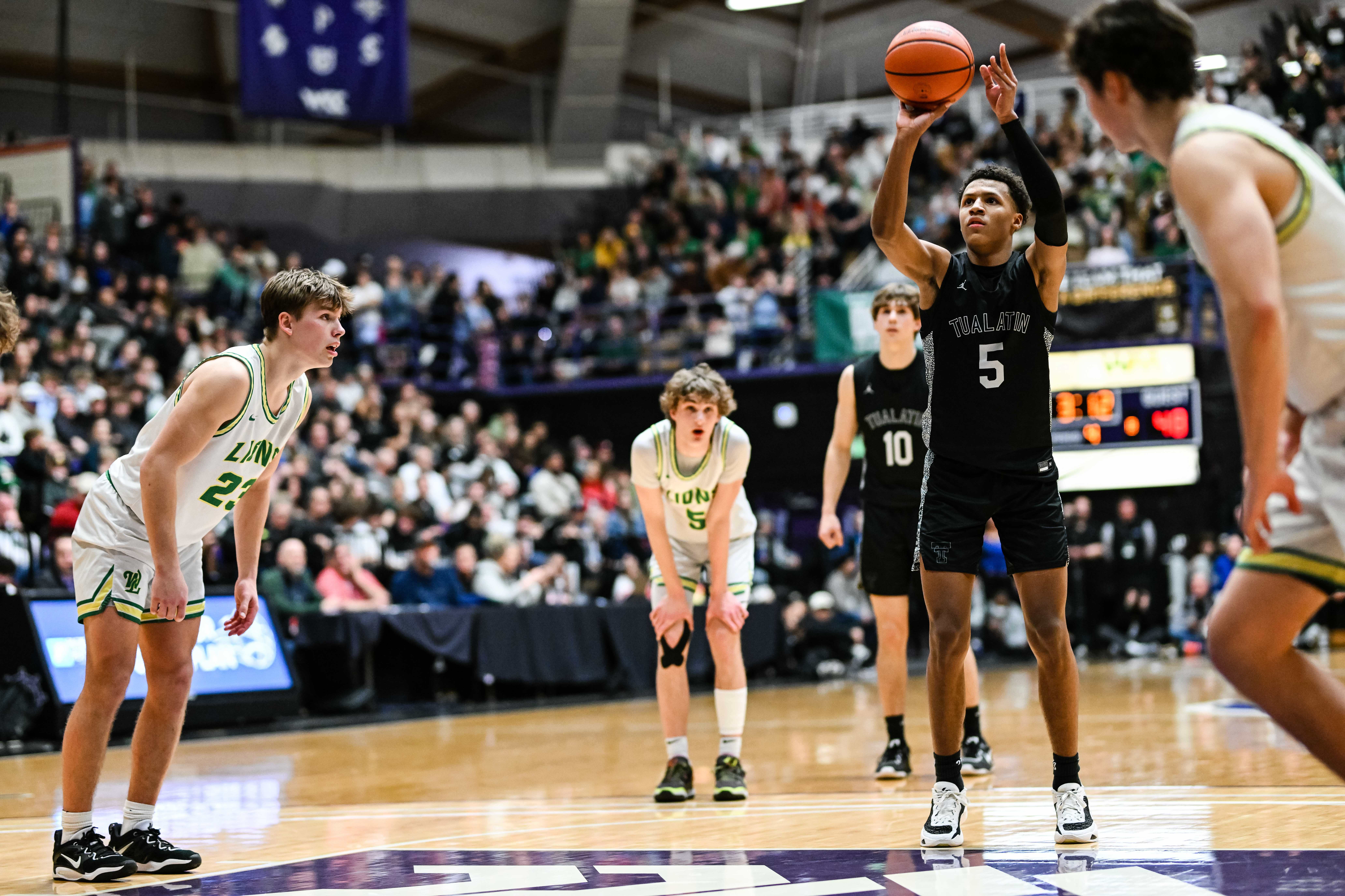 Oregon high school basketball: West Linn vs. Tualatin in the 6A Oregon boys basketball final
