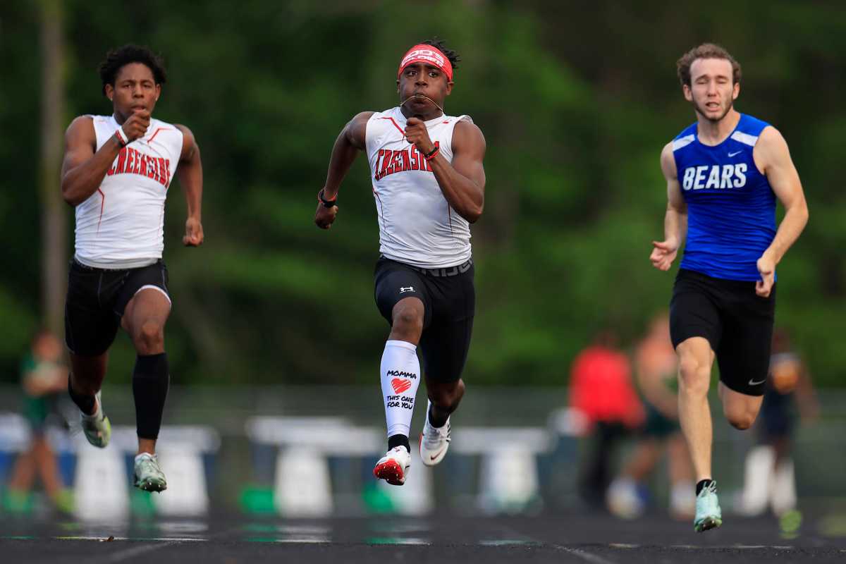 Creekside's Christian Miller, center, competes during the boys 100 meters during the FHSAA District 2-4A track and field championships.