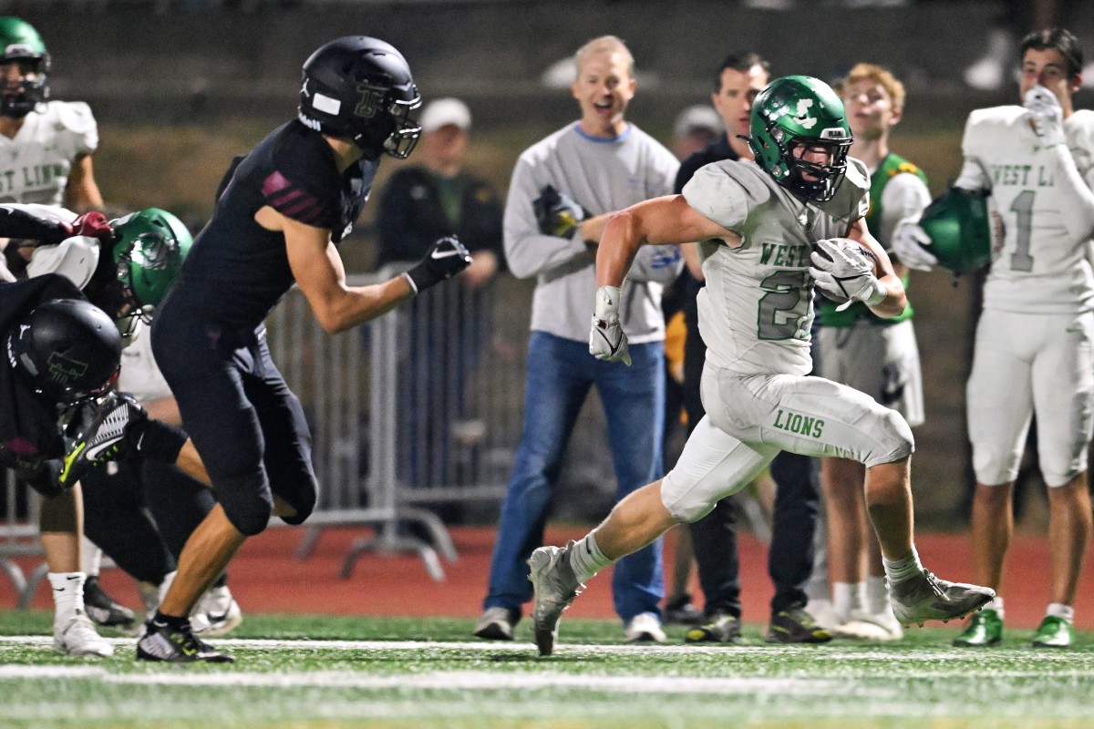West Linn handed Tualatin its first loss of the season with a 42-30 victory in Tualatin, Oregon on October 7, 2022.