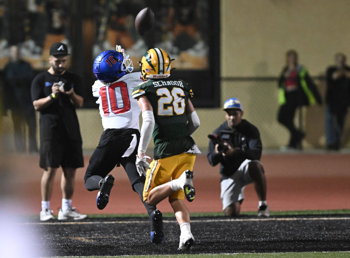 Los Alamitos played one of its best games of the season on October 13, 2022 to roll to a 52-27 win against Edison in Huntington Beach, California.