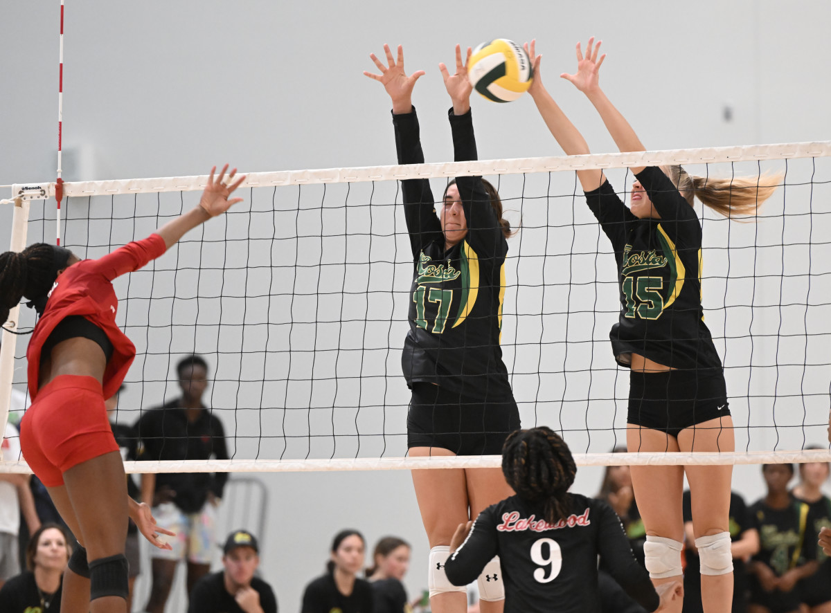 Mira Costa's Tanon Rosenthal (17) and Rachel Moglia (15) with big block in first-round win last week against Lakewood. Photo: Heston Quan