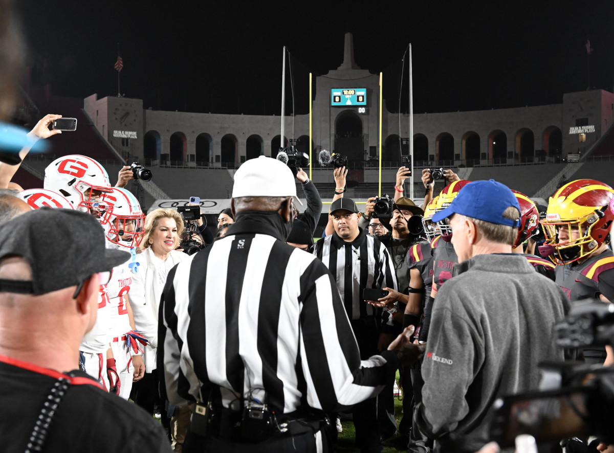 Many who were at the LA Coliseum on Friday called it the best high school sporting event they've ever witnessed. Photo: Heston Quan. 