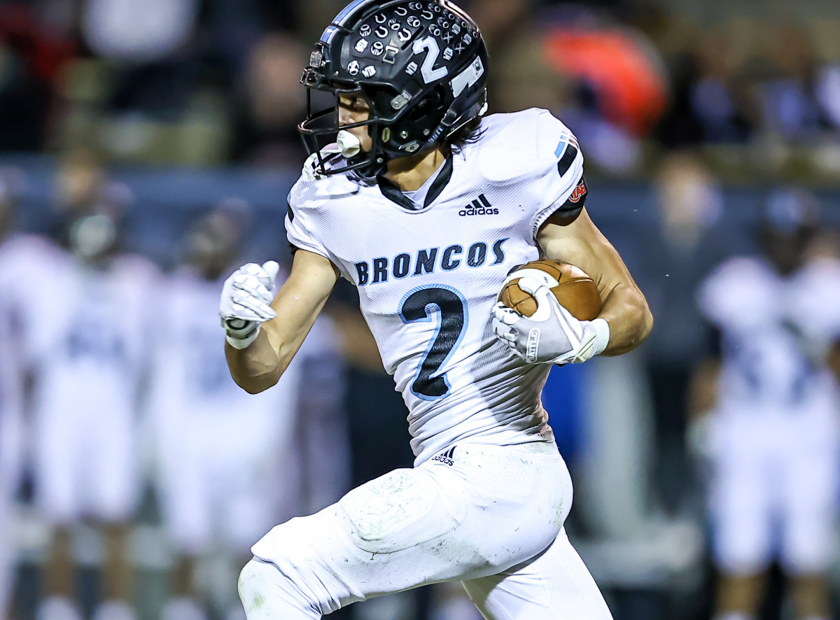 Vincent Cordoba (2) has nine catches for 205 yards and three touchdowns through four games in 2023 for the Broncos. Photo: Bobby Medellin.