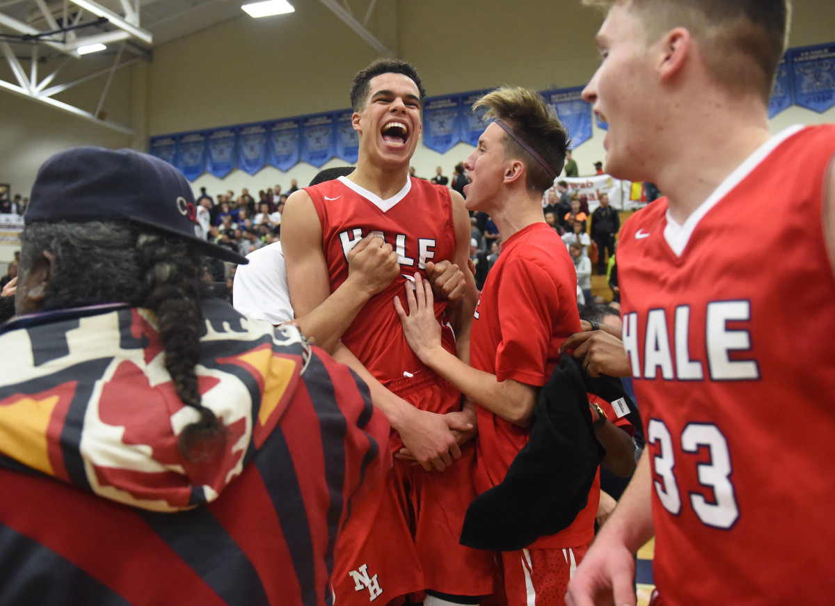 Nathan Hale's Michael Porter Jr (1), now under a max contract with the Denver Nuggets, celebrates a Les Schwab Invitational title win over Sierra Canyon.