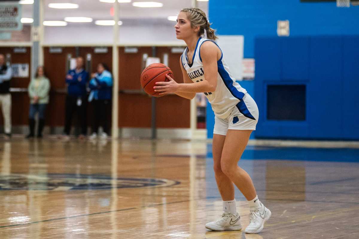 Wallkill's Zoe Mesuch nailed an unconventional 3-pointer last week.