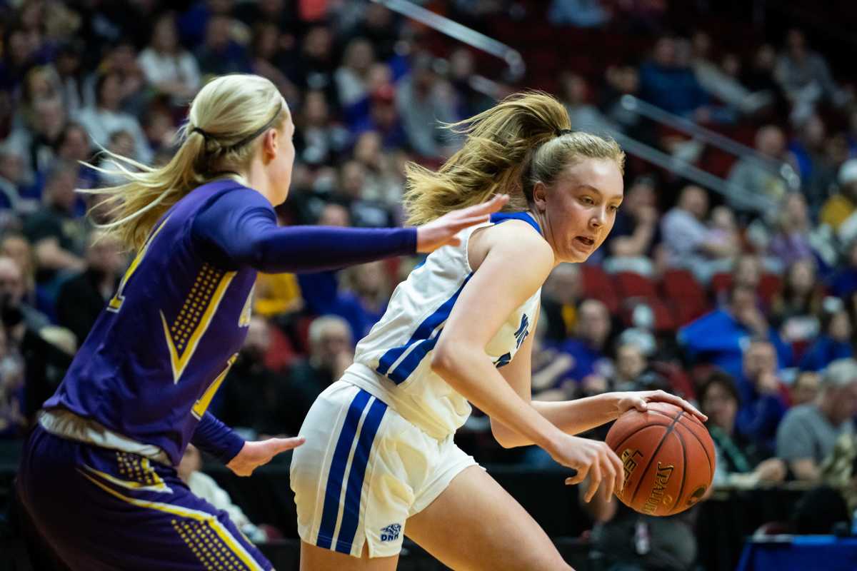Dike-New Hartford's Ellary Knock (13) dribbles to the hoop during the Class 2A Iowa girls state basketball championship between Central-Lyon and Dike-New Hartford, on Saturday, March 4, 2023, at Wells Fargo Arena in Des Moines.