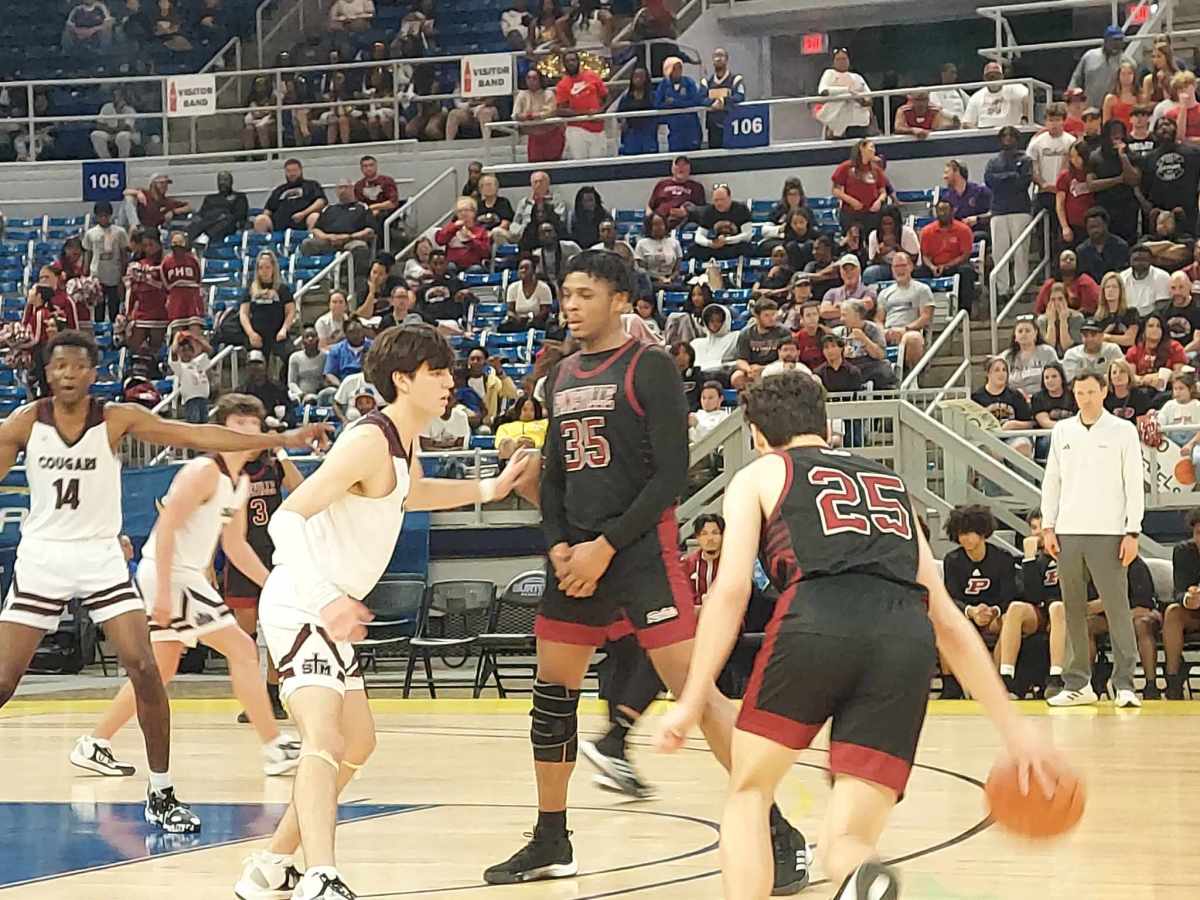 St. Thomas More (in white) goes up against Pineville in the Division I select semifinals March 6, 2024.