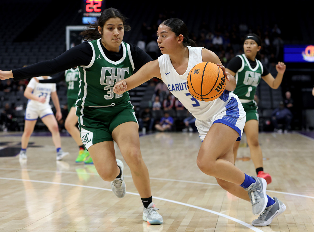 Gizelle Aguirre (3), had 13 points through three quarters for Caruthers. 
