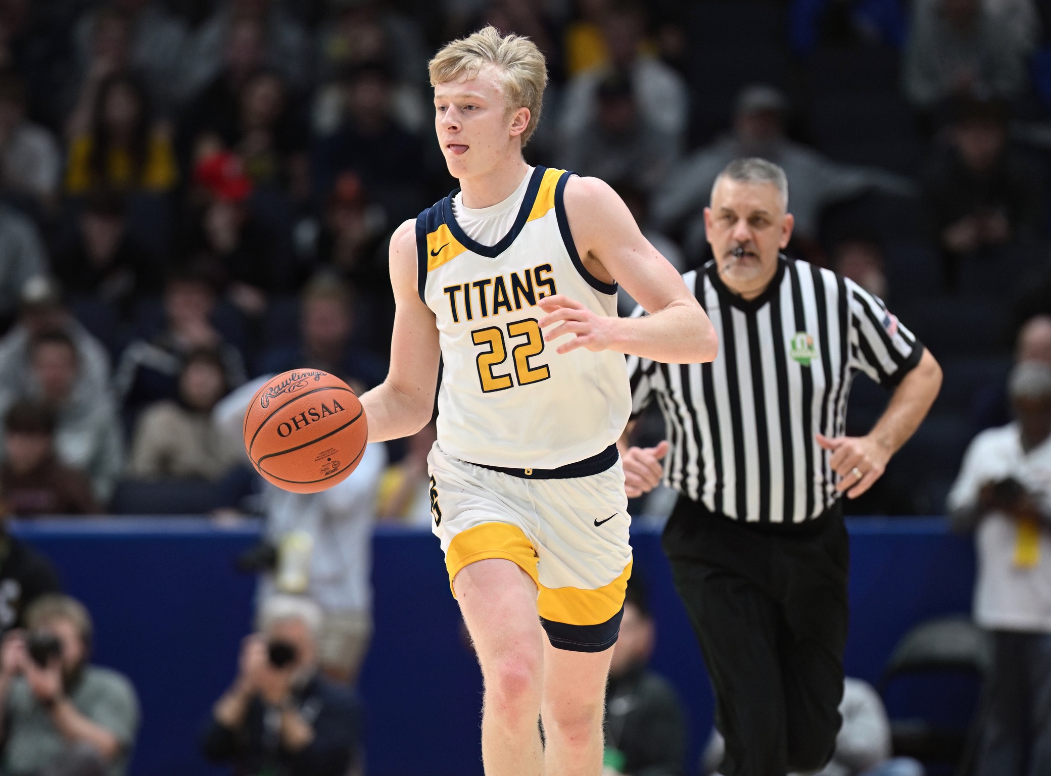 Ottawa-Glandorf's Colin White brings the ball up the floor in the 2023 Division III state championship game.