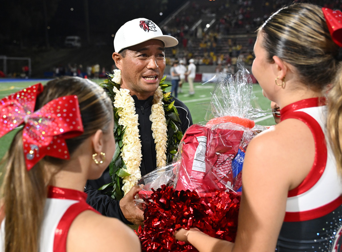 Stanford commit Elijah Brown throws 4 TDs as Mater Dei routs Kahuku, 55