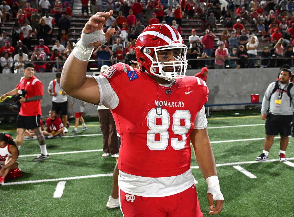 Stanford commit Elijah Brown throws 4 TDs as Mater Dei routs Kahuku, 55