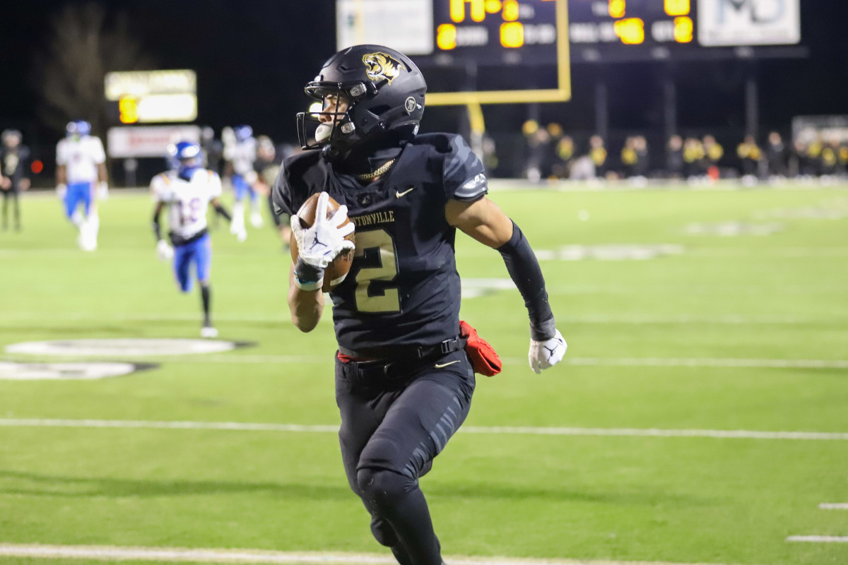 Bentonville High School receiver CJ Brown is a three-star recruit who has committed to Arkansas. (Photo by Scott Miller)